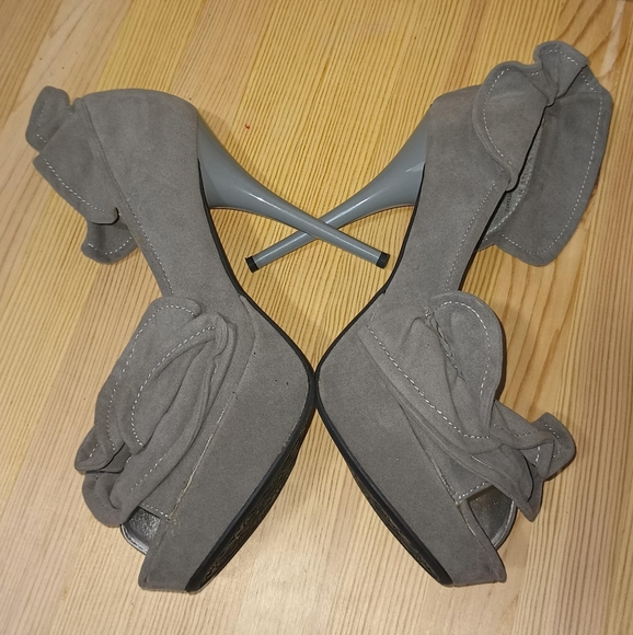 Shiekh Gray Pump Heels - Picture 2 of 4